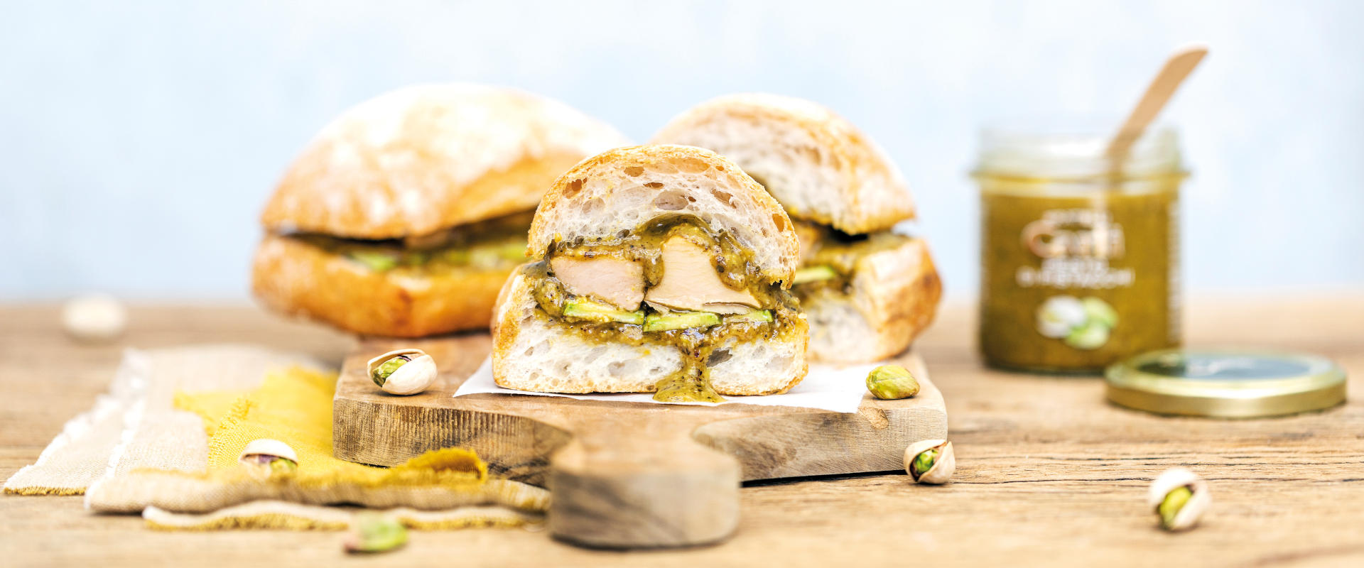 Belegte Brötchen mit Carli Pistazien-Pesto