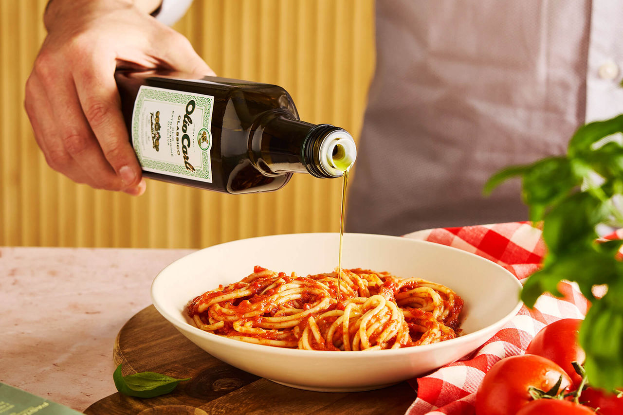 Balsamessig aus Modena auf einen Tisch mit andere Aperitif Produkte
