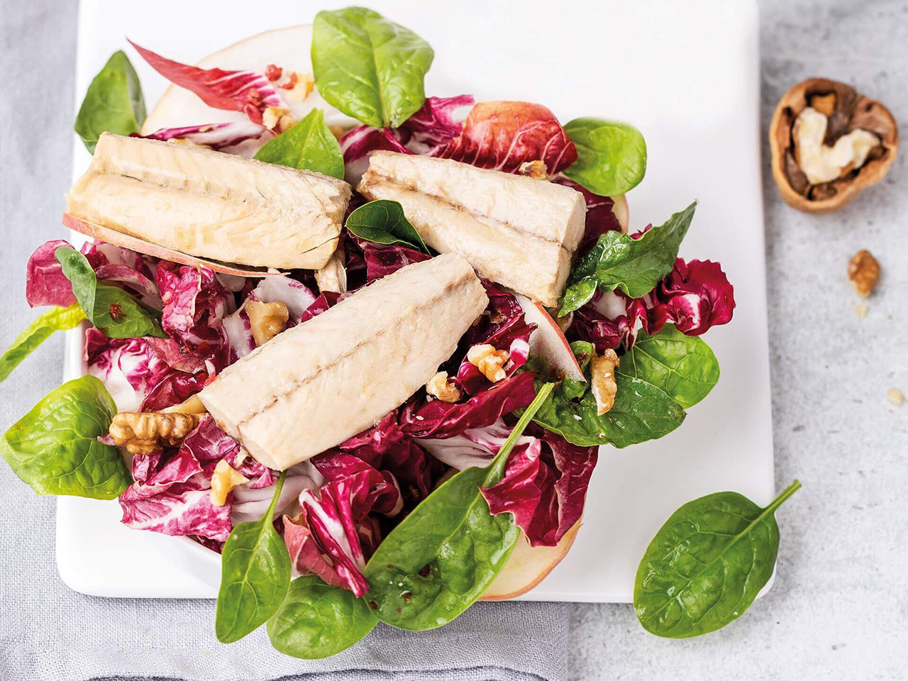 Salat mit Makrelenfilet 