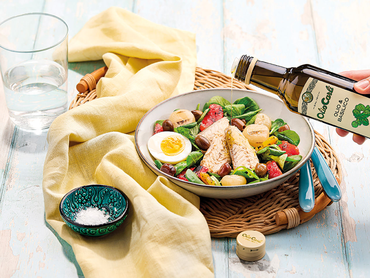 Salat mit Makrelenfilet und gekochte Eier