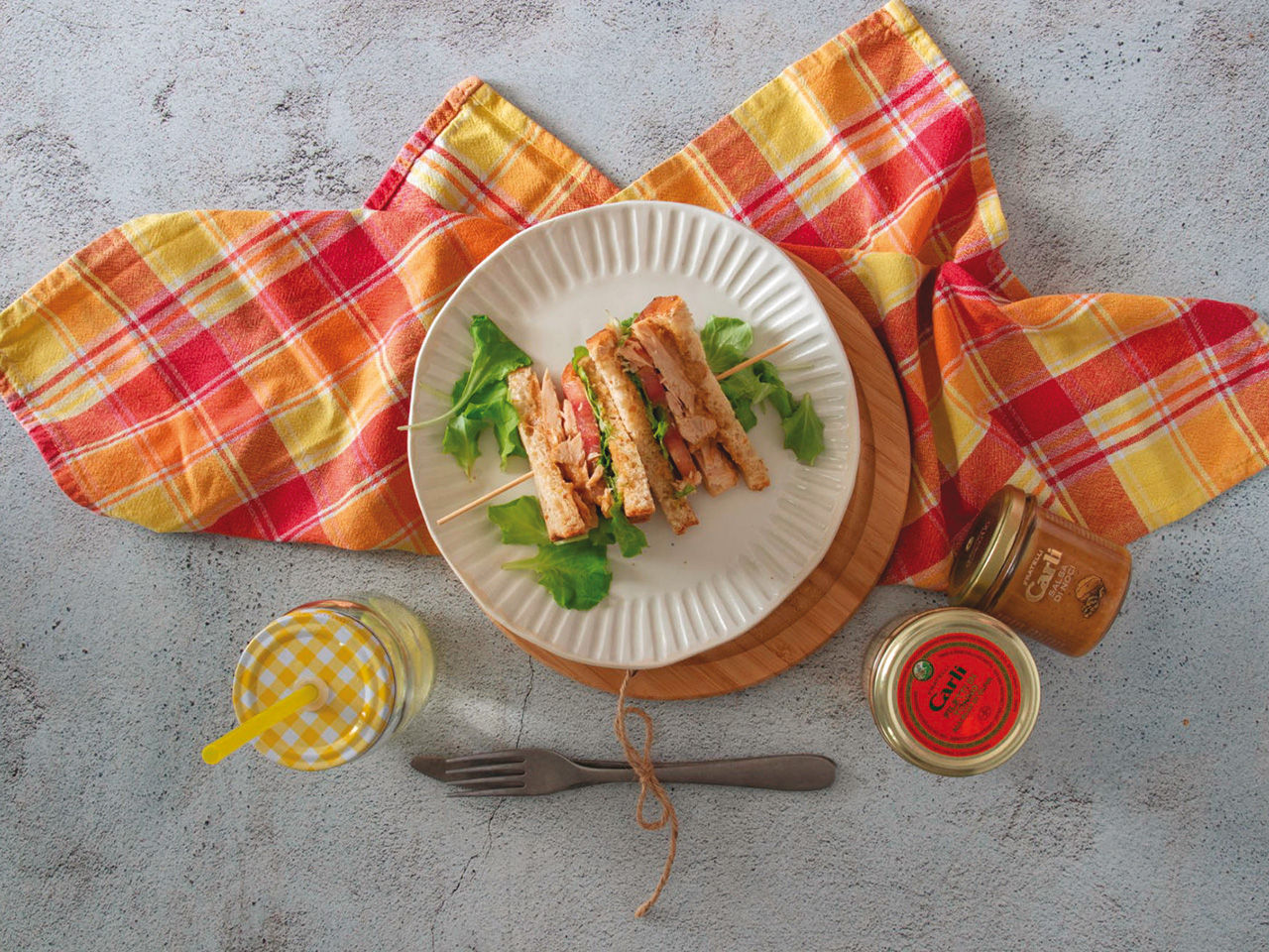 Belegte Brötchen mit Thunfisch