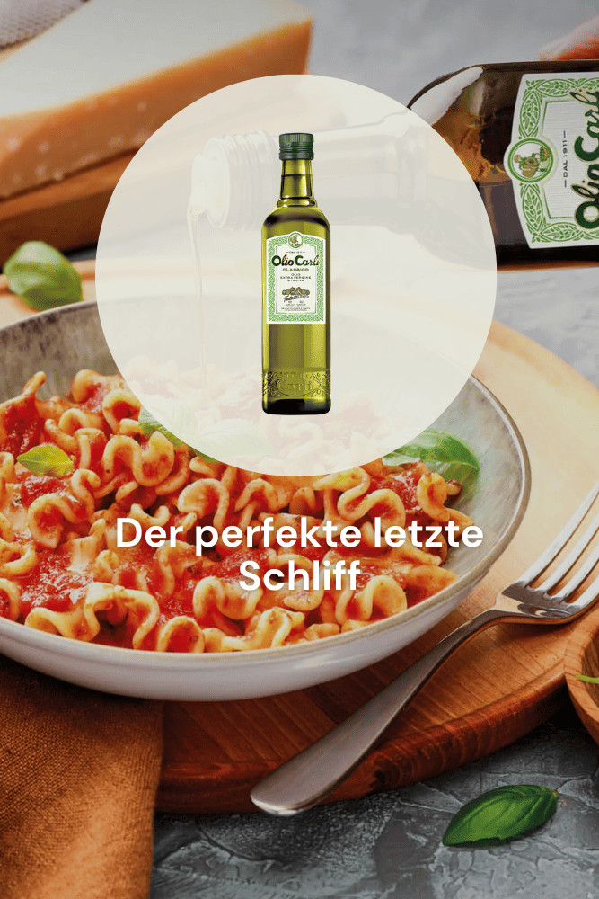 Olivenoel Classico auf Nudeln mit Tomatensauce