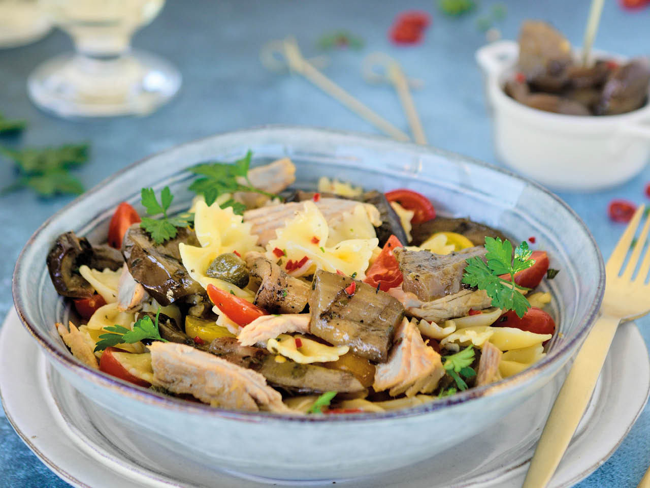 Nudelsalat mit Auberginen und Thunfisch 