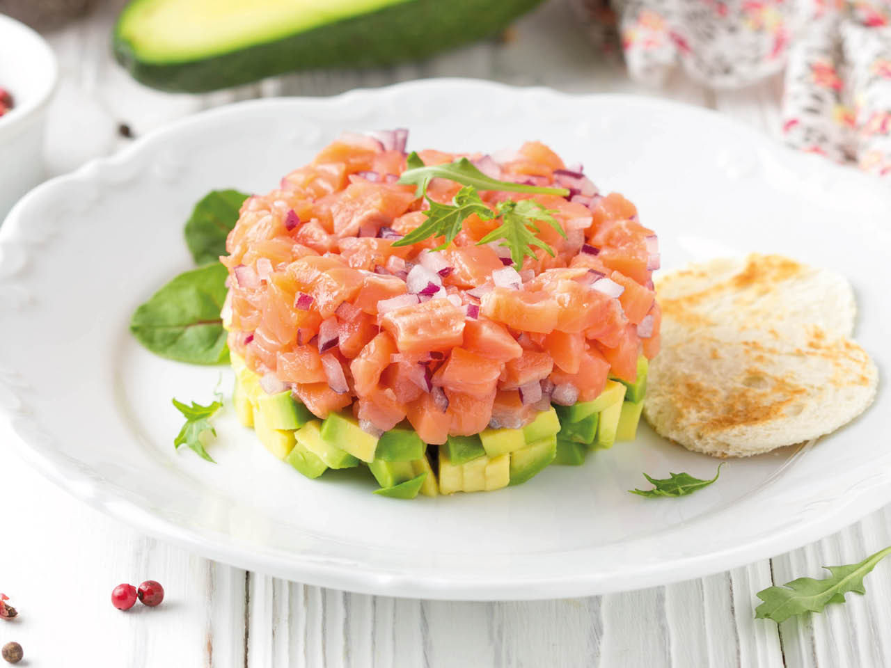 Lachstatar mit Avocado