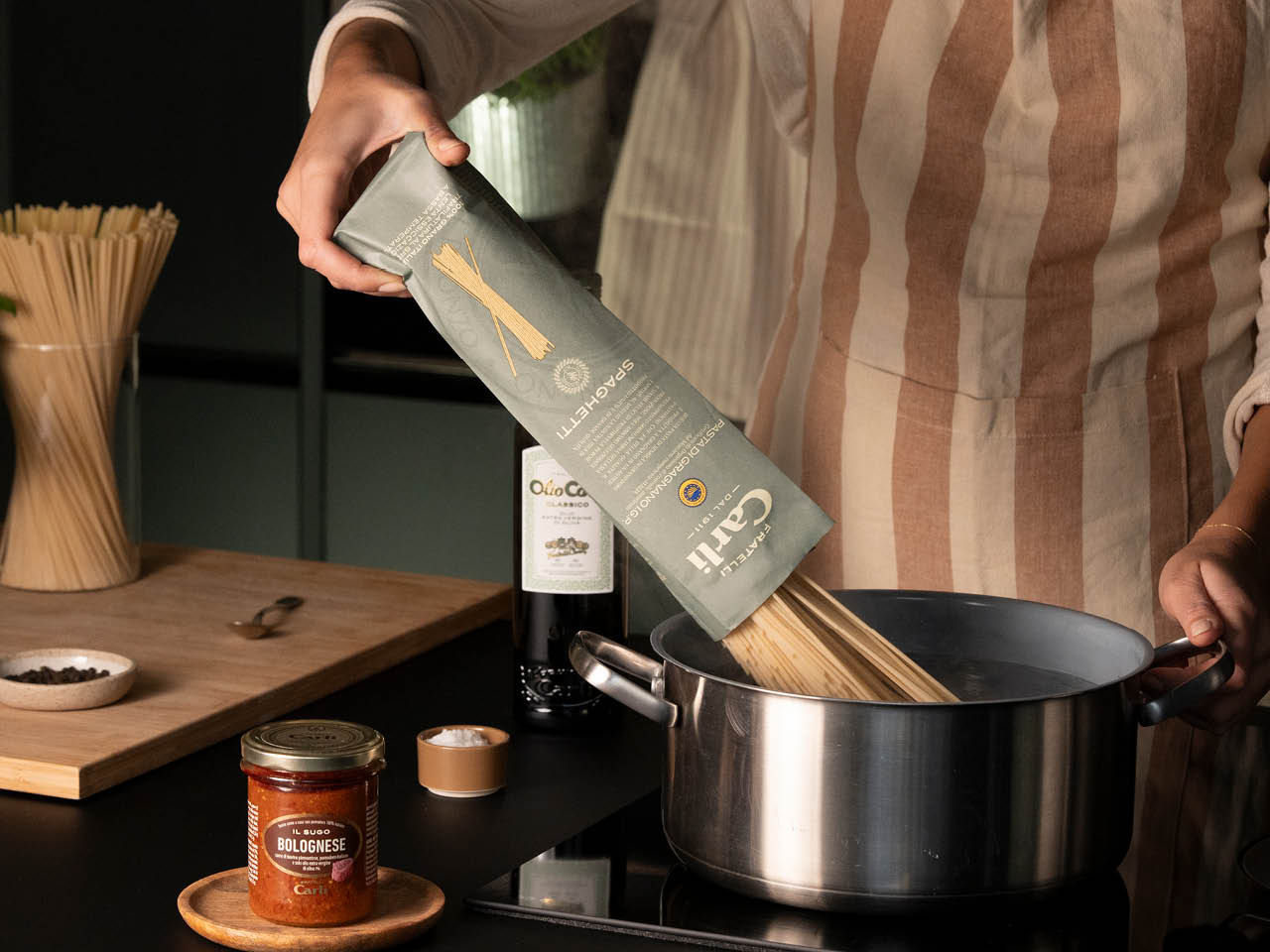 Beginn des Kochvorgangs der Spaghetti