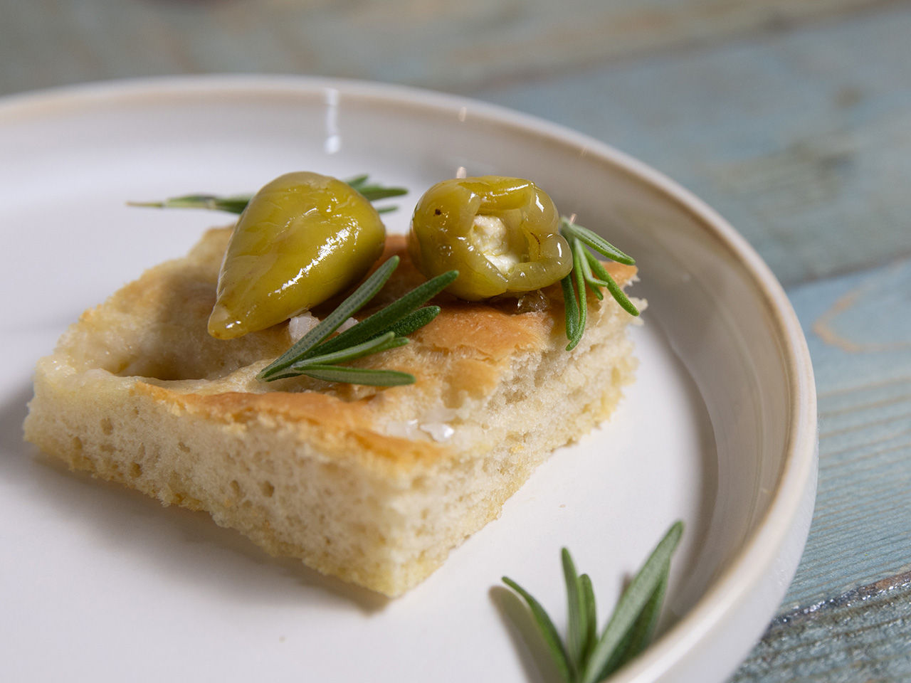 focaccia croquante avec piemnts farcis