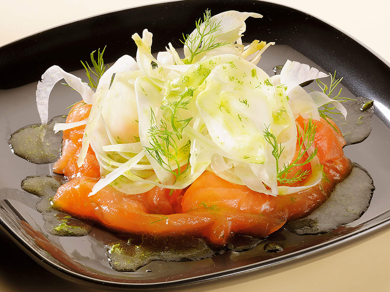 Tartare de saumon et condiment blanc