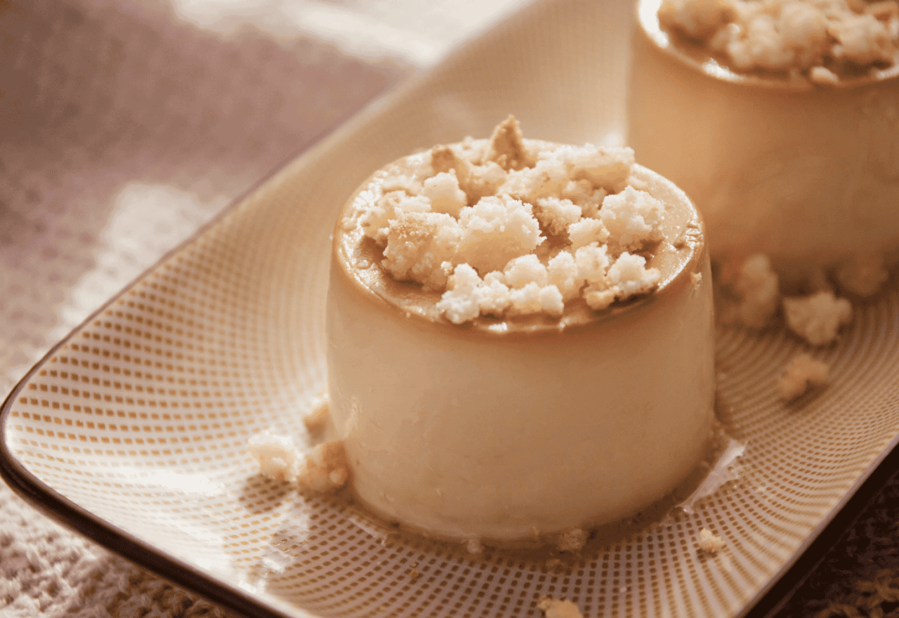 Panna cotta avec des amaretti et caramel