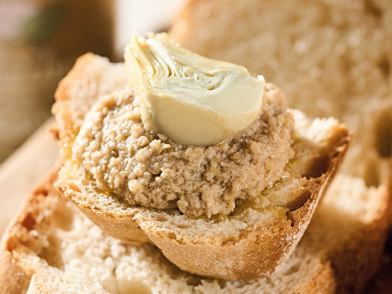 tranche de pain avec creme artichauts thon