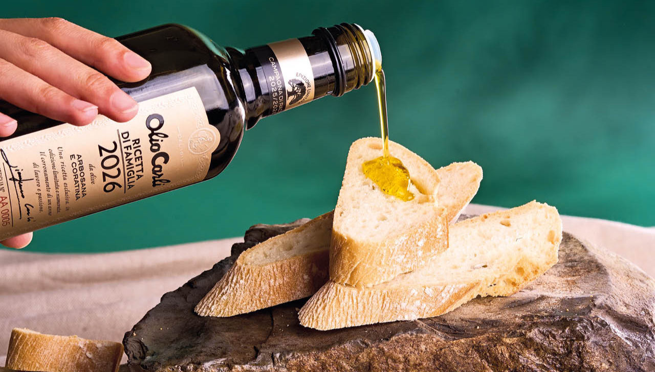 Huile d'Olive Ricetta di Famiglia sur  une tranche de pain
