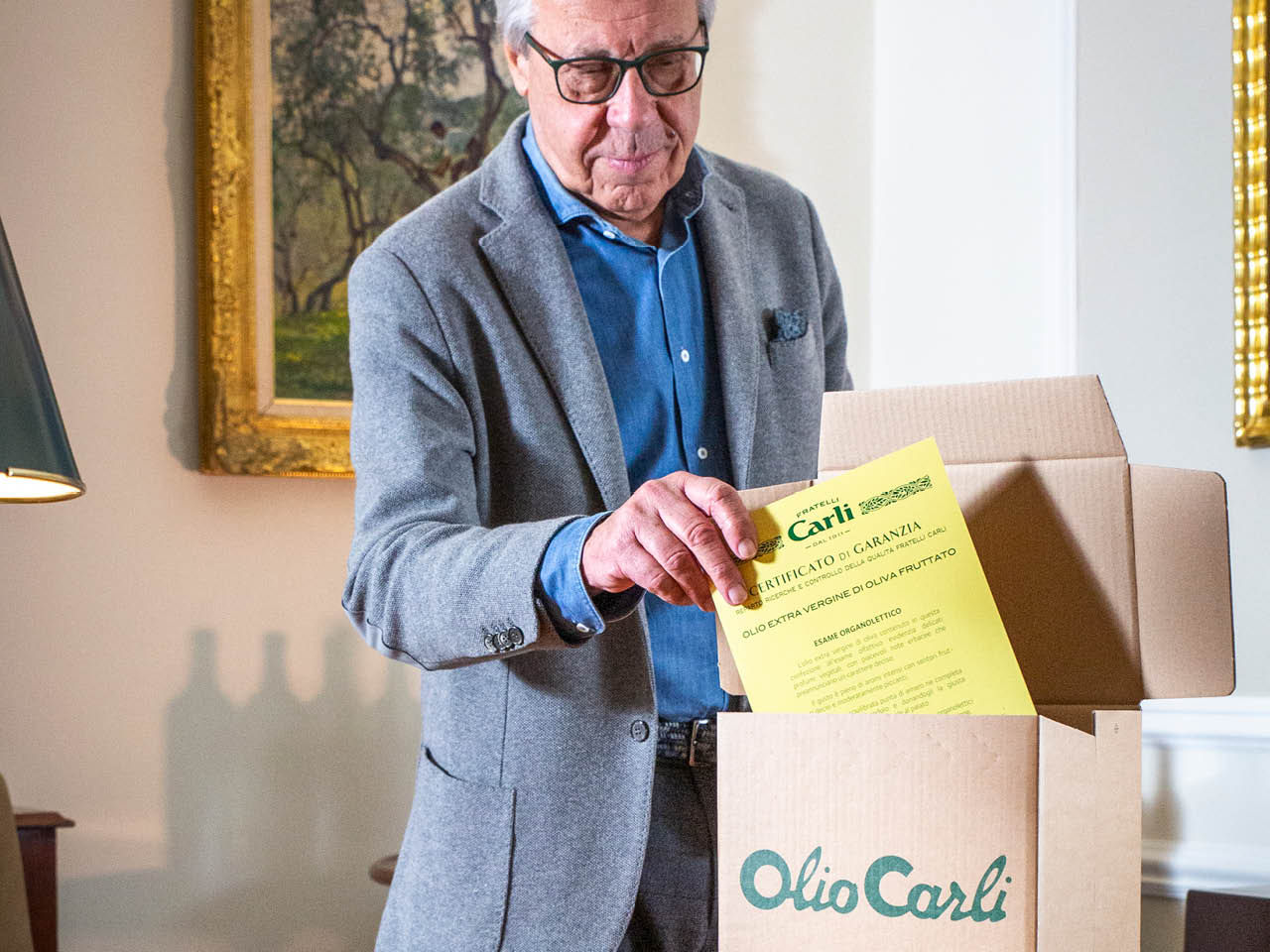 Dr Gianfranco Carli avec le certificat de garantie