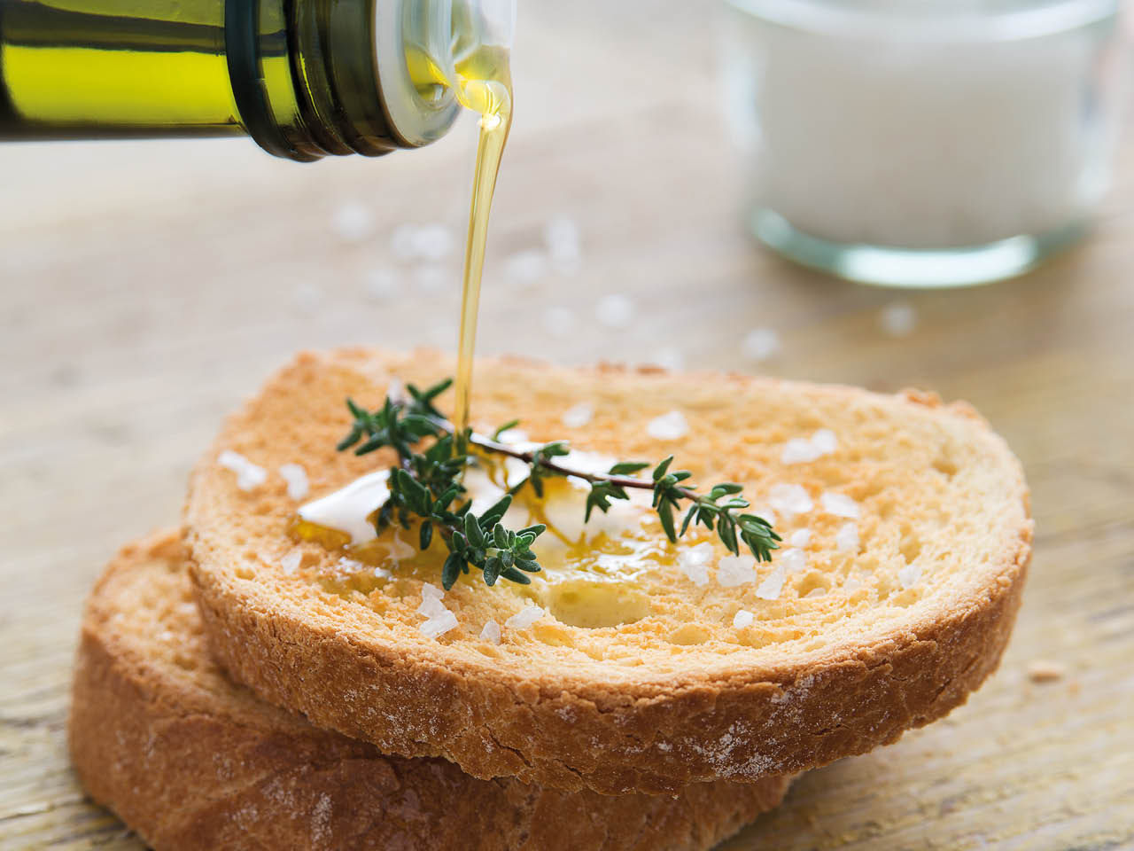 Tranche de pain recouverte d'huile d'olive Ricetta di Famiglia