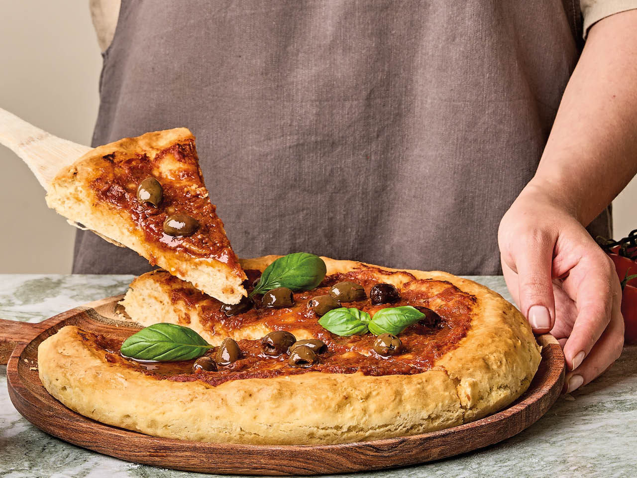 Pizza aux Olives Dénoyautées et au basilic